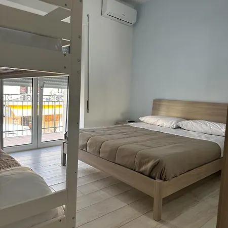 Rent House Scauri * מינטורנו